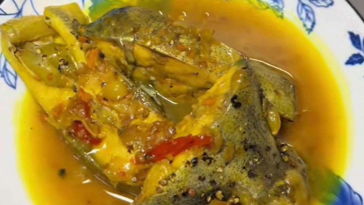 cá chim kho nghệ